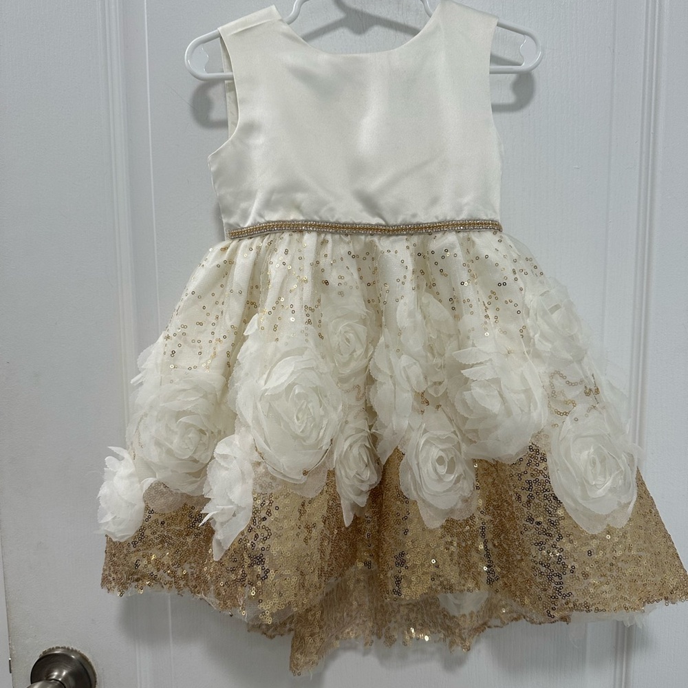 BlueBeri Boulevard Cream and Gold Dress size 2